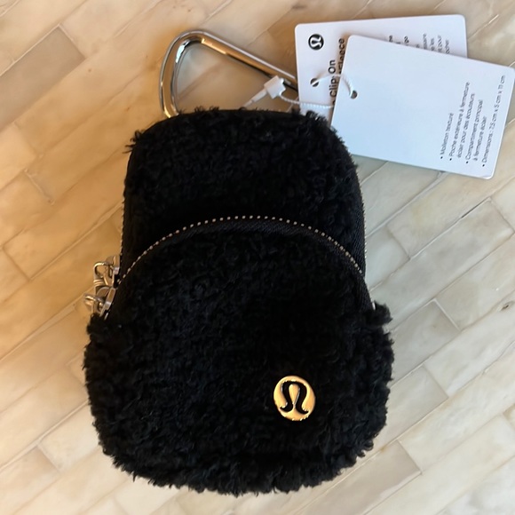 NWT Lululemon Nano Fleece Clip On Backpack! - Picture 4 of 10